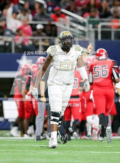 Thumbnail 2 in DeSoto vs. Cedar Hill (UIL 6A Regional Final) photogallery.