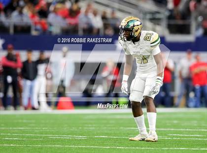 Thumbnail 3 in DeSoto vs. Cedar Hill (UIL 6A Regional Final) photogallery.