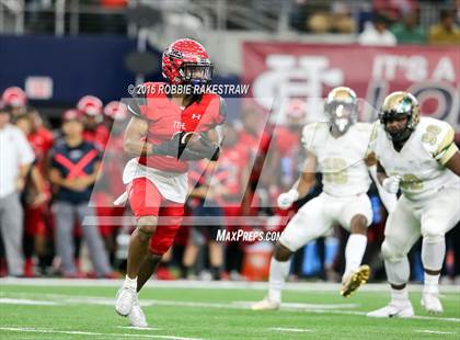 Thumbnail 1 in DeSoto vs. Cedar Hill (UIL 6A Regional Final) photogallery.