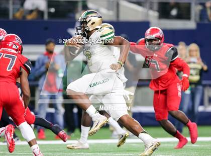 Thumbnail 3 in DeSoto vs. Cedar Hill (UIL 6A Regional Final) photogallery.