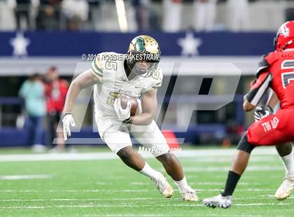 Thumbnail 3 in DeSoto vs. Cedar Hill (UIL 6A Regional Final) photogallery.