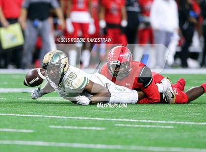 Thumbnail 2 in DeSoto vs. Cedar Hill (UIL 6A Regional Final) photogallery.