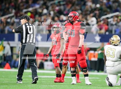 Thumbnail 2 in DeSoto vs. Cedar Hill (UIL 6A Regional Final) photogallery.