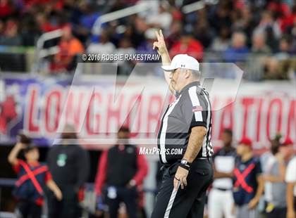 Thumbnail 1 in DeSoto vs. Cedar Hill (UIL 6A Regional Final) photogallery.