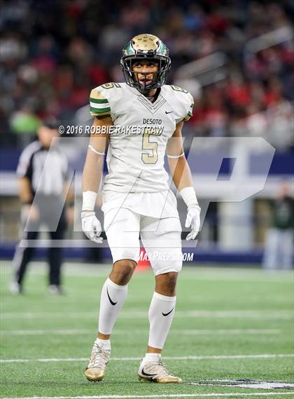 Thumbnail 3 in DeSoto vs. Cedar Hill (UIL 6A Regional Final) photogallery.