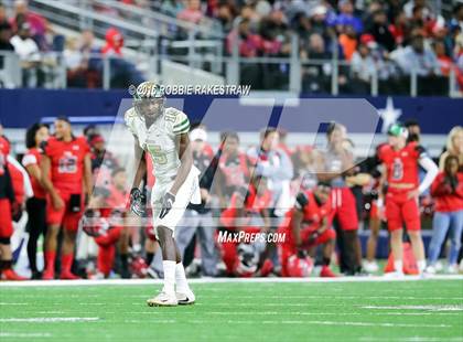 Thumbnail 2 in DeSoto vs. Cedar Hill (UIL 6A Regional Final) photogallery.