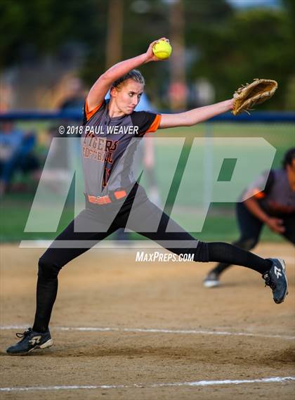 Thumbnail 2 in Tunkhannock vs. Bethlehem Catholic (PIAA Class 4A Quarterfinal Playoff) photogallery.