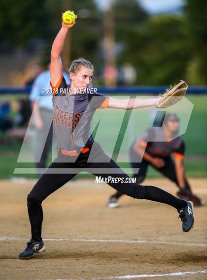 Thumbnail 3 in Tunkhannock vs. Bethlehem Catholic (PIAA Class 4A Quarterfinal Playoff) photogallery.