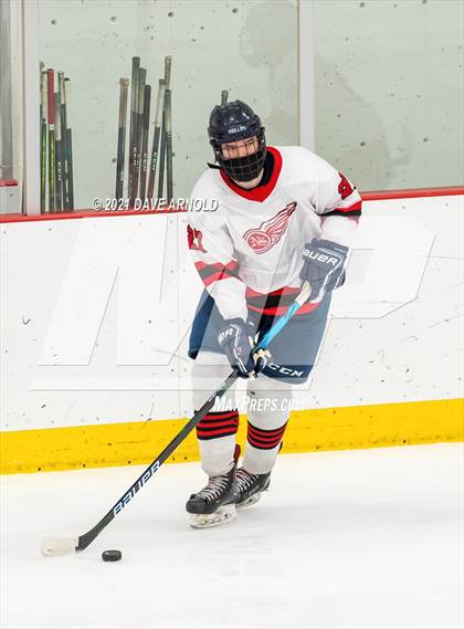 Thumbnail 2 in NW Wings Prep @ Dexter Southfield (Scrimmage) photogallery.