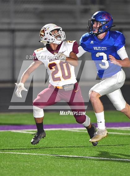Thumbnail 3 in Collinsville vs. Wolfe City (UIL 2A Division 1 Region 2 Bidistrict) photogallery.