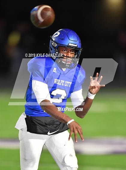 Thumbnail 2 in Collinsville vs. Wolfe City (UIL 2A Division 1 Region 2 Bidistrict) photogallery.