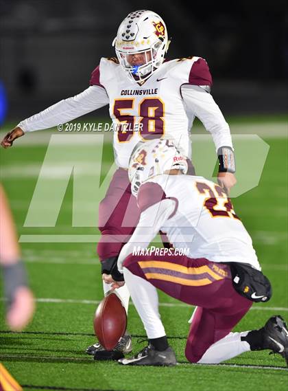 Thumbnail 1 in Collinsville vs. Wolfe City (UIL 2A Division 1 Region 2 Bidistrict) photogallery.