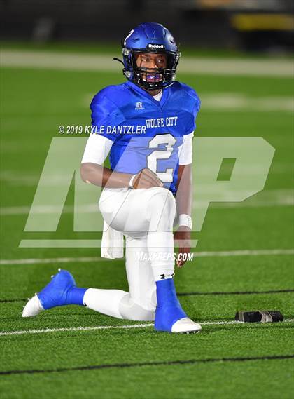 Thumbnail 2 in Collinsville vs. Wolfe City (UIL 2A Division 1 Region 2 Bidistrict) photogallery.