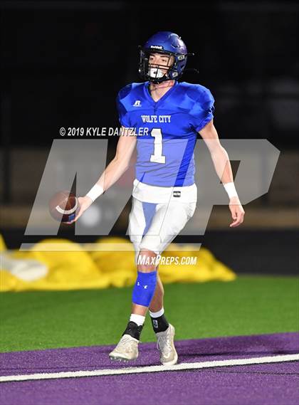 Thumbnail 1 in Collinsville vs. Wolfe City (UIL 2A Division 1 Region 2 Bidistrict) photogallery.