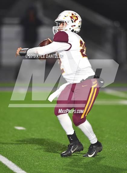 Thumbnail 3 in Collinsville vs. Wolfe City (UIL 2A Division 1 Region 2 Bidistrict) photogallery.