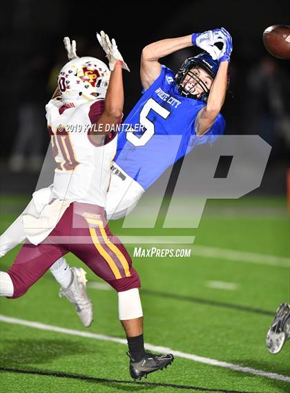 Thumbnail 2 in Collinsville vs. Wolfe City (UIL 2A Division 1 Region 2 Bidistrict) photogallery.