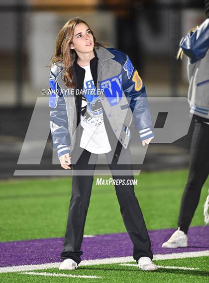 Thumbnail 1 in Collinsville vs. Wolfe City (UIL 2A Division 1 Region 2 Bidistrict) photogallery.