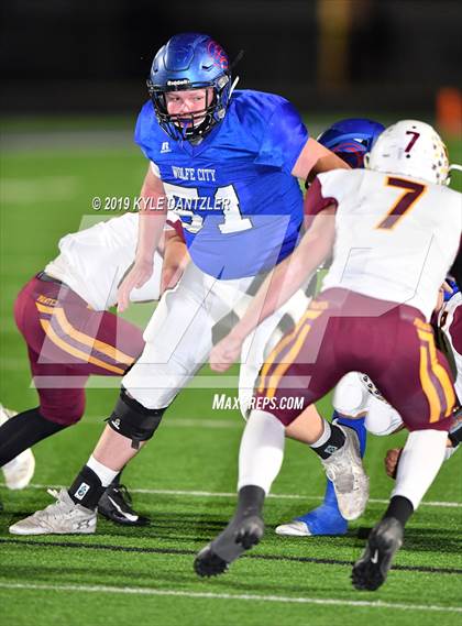 Thumbnail 1 in Collinsville vs. Wolfe City (UIL 2A Division 1 Region 2 Bidistrict) photogallery.