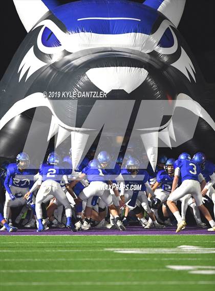 Thumbnail 3 in Collinsville vs. Wolfe City (UIL 2A Division 1 Region 2 Bidistrict) photogallery.