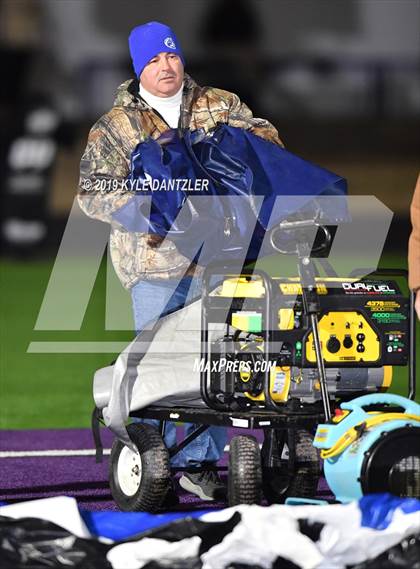 Thumbnail 1 in Collinsville vs. Wolfe City (UIL 2A Division 1 Region 2 Bidistrict) photogallery.