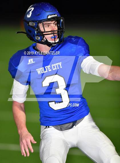 Thumbnail 2 in Collinsville vs. Wolfe City (UIL 2A Division 1 Region 2 Bidistrict) photogallery.