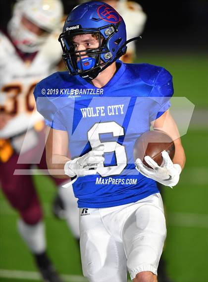 Thumbnail 2 in Collinsville vs. Wolfe City (UIL 2A Division 1 Region 2 Bidistrict) photogallery.