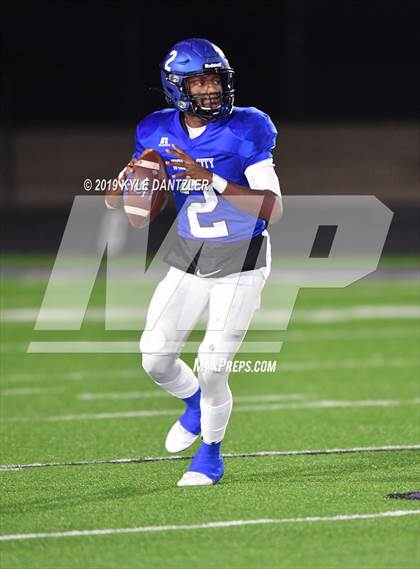 Thumbnail 3 in Collinsville vs. Wolfe City (UIL 2A Division 1 Region 2 Bidistrict) photogallery.