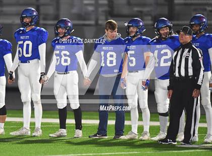 Thumbnail 1 in Collinsville vs. Wolfe City (UIL 2A Division 1 Region 2 Bidistrict) photogallery.