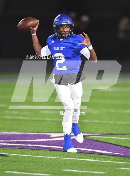 Thumbnail 2 in Collinsville vs. Wolfe City (UIL 2A Division 1 Region 2 Bidistrict) photogallery.