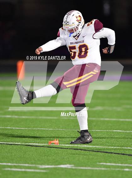 Thumbnail 2 in Collinsville vs. Wolfe City (UIL 2A Division 1 Region 2 Bidistrict) photogallery.