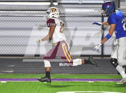 Thumbnail 3 in Collinsville vs. Wolfe City (UIL 2A Division 1 Region 2 Bidistrict) photogallery.