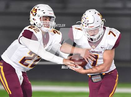 Thumbnail 1 in Collinsville vs. Wolfe City (UIL 2A Division 1 Region 2 Bidistrict) photogallery.