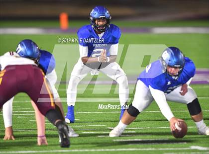 Thumbnail 2 in Collinsville vs. Wolfe City (UIL 2A Division 1 Region 2 Bidistrict) photogallery.