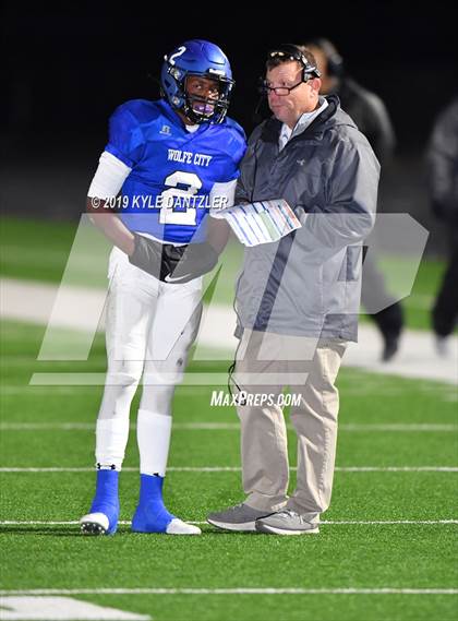 Thumbnail 2 in Collinsville vs. Wolfe City (UIL 2A Division 1 Region 2 Bidistrict) photogallery.