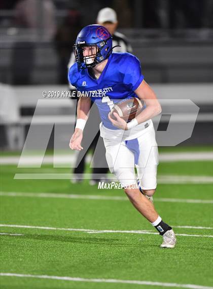 Thumbnail 2 in Collinsville vs. Wolfe City (UIL 2A Division 1 Region 2 Bidistrict) photogallery.
