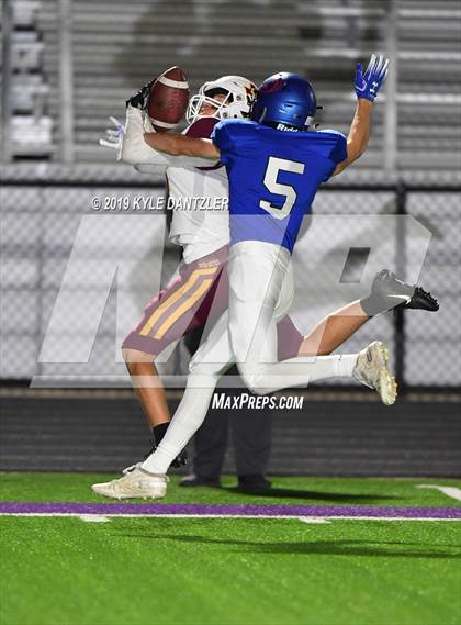 Thumbnail 1 in Collinsville vs. Wolfe City (UIL 2A Division 1 Region 2 Bidistrict) photogallery.