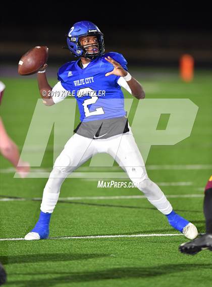 Thumbnail 1 in Collinsville vs. Wolfe City (UIL 2A Division 1 Region 2 Bidistrict) photogallery.