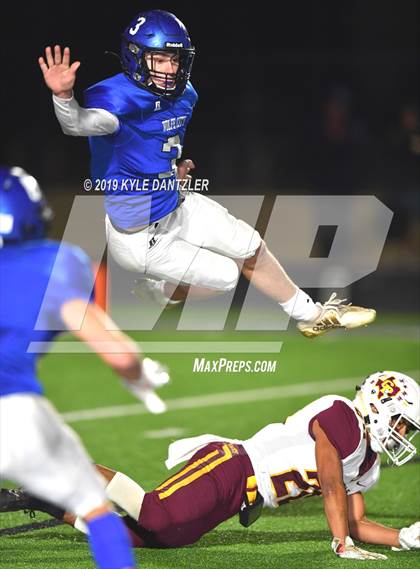 Thumbnail 1 in Collinsville vs. Wolfe City (UIL 2A Division 1 Region 2 Bidistrict) photogallery.