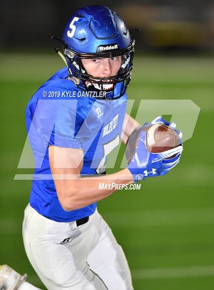 Thumbnail 3 in Collinsville vs. Wolfe City (UIL 2A Division 1 Region 2 Bidistrict) photogallery.