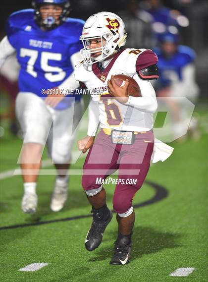 Thumbnail 1 in Collinsville vs. Wolfe City (UIL 2A Division 1 Region 2 Bidistrict) photogallery.