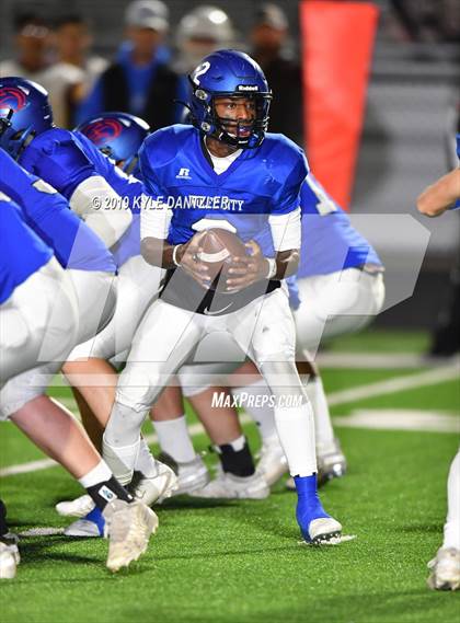 Thumbnail 2 in Collinsville vs. Wolfe City (UIL 2A Division 1 Region 2 Bidistrict) photogallery.