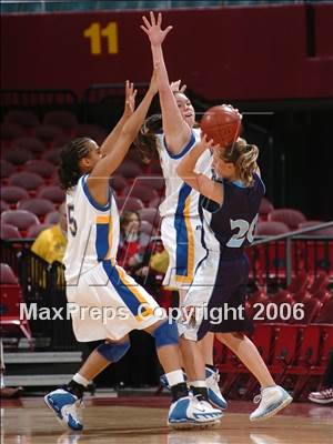 Thumbnail 3 in Yosemite vs. Bishop Amat (CIF SoCal D3 Final) photogallery.