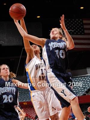 Thumbnail 2 in Yosemite vs. Bishop Amat (CIF SoCal D3 Final) photogallery.
