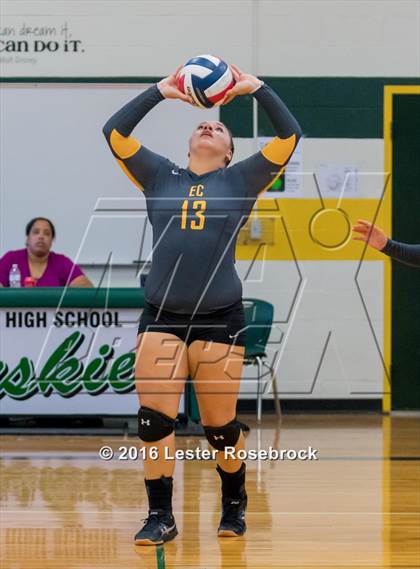 Thumbnail 1 in East Central vs Holmes JV photogallery.