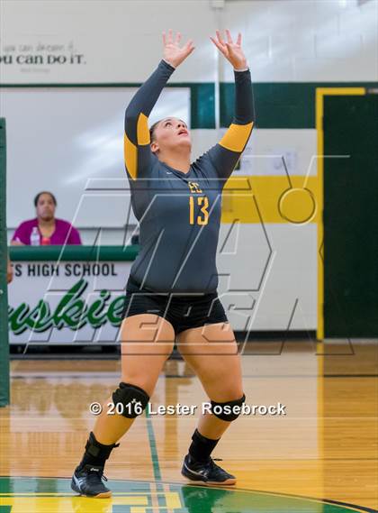 Thumbnail 1 in East Central vs Holmes JV photogallery.