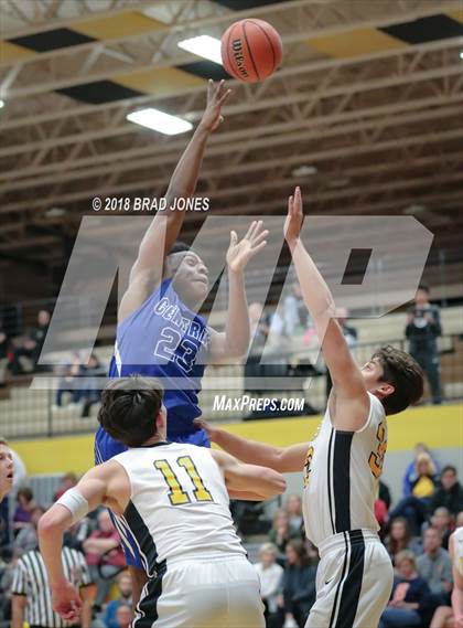 Thumbnail 2 in Hendersonville vs Wilson Central (TSSAA District 9-AAA Quarterfinal) photogallery.