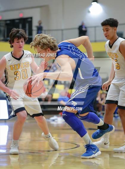Thumbnail 1 in Hendersonville vs Wilson Central (TSSAA District 9-AAA Quarterfinal) photogallery.
