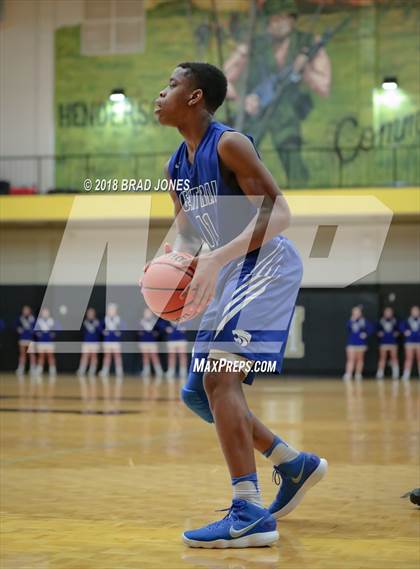 Thumbnail 3 in Hendersonville vs Wilson Central (TSSAA District 9-AAA Quarterfinal) photogallery.