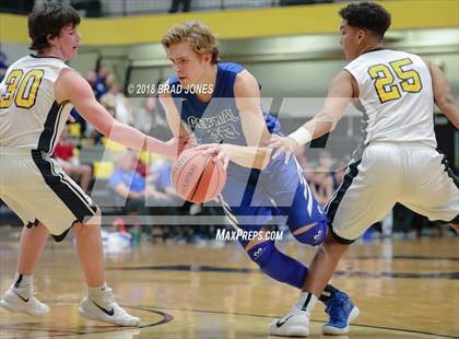 Thumbnail 3 in Hendersonville vs Wilson Central (TSSAA District 9-AAA Quarterfinal) photogallery.