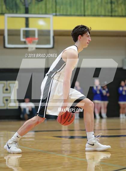 Thumbnail 1 in Hendersonville vs Wilson Central (TSSAA District 9-AAA Quarterfinal) photogallery.